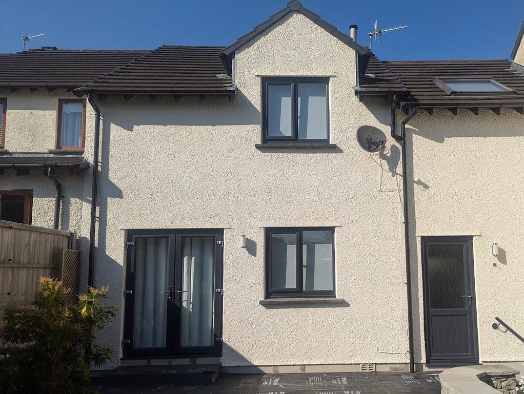 Freshly painted exterior render and woodwork in Lancaster