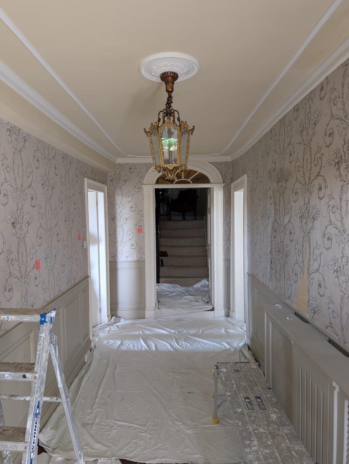 Cross fibre lining applied to hallway walls